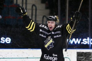 Lämnar NHL-klubben – återvänder han till Sverige?