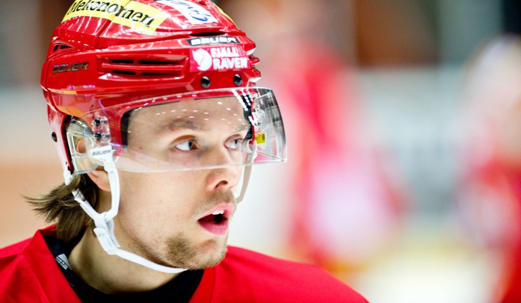 Klart: Talangfull back med SHL-rutin klar för AIK