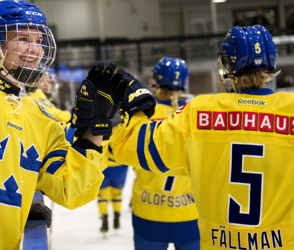 Damkronorna till VM-kvartsfinal