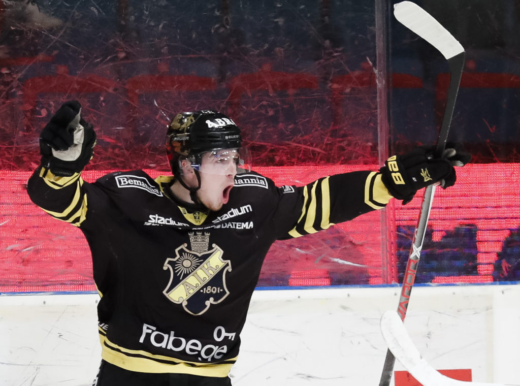 AIK:s nyckelforward stannar: "Väldigt inspirerande"