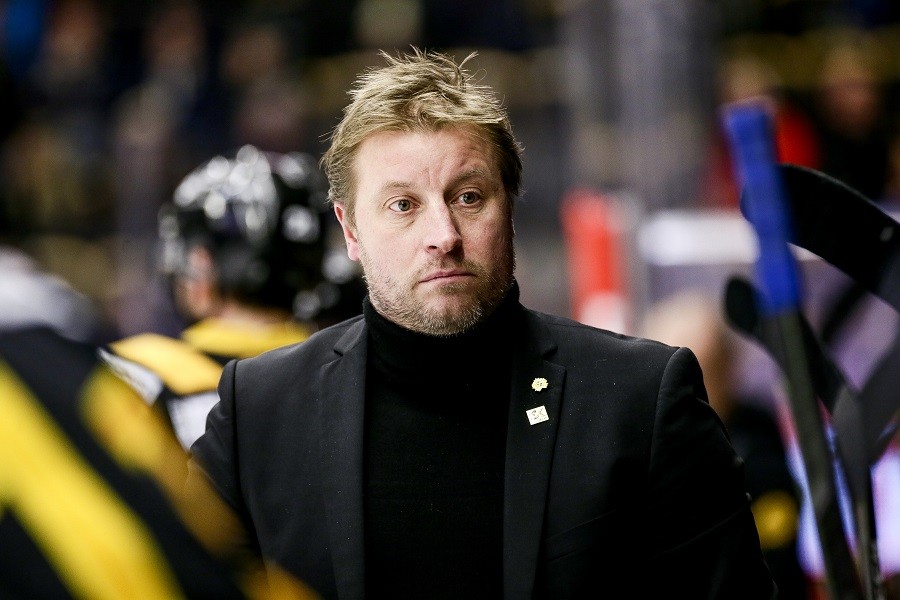 SHL-klubben bryter med huvudtränaren SHL-klubben bryter med huvudtränaren