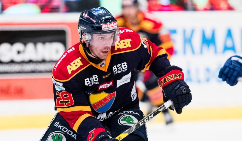 Uppgifter: Poängmakaren stannar i SHL – klar för konkurrenten Uppgifter: Poängmakaren stannar i SHL – klar för konkurrenten