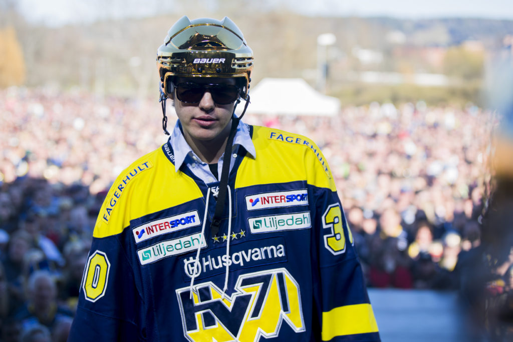 Efter guldsuccén – skriver NHL-kontrakt