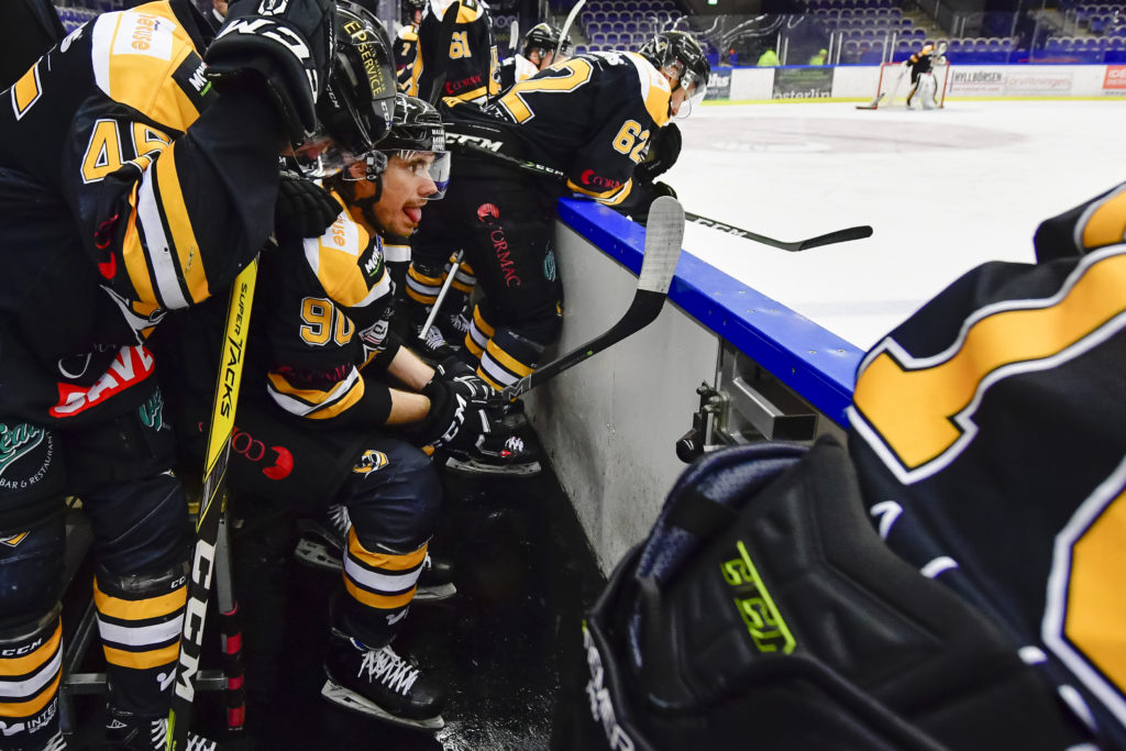 SMÄLLEN: Kastas ur HockeyAllsvenskan SMÄLLEN: Kastas ur HockeyAllsvenskan