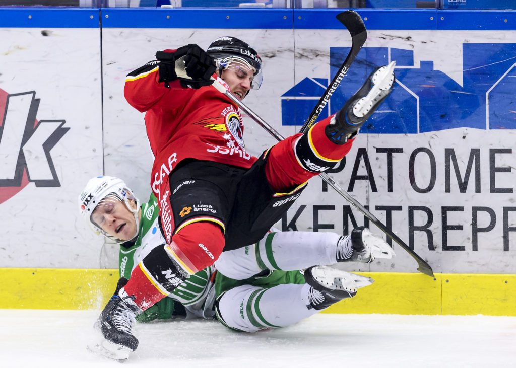 Konkurrenter i kontakt med Luleå-spelaren