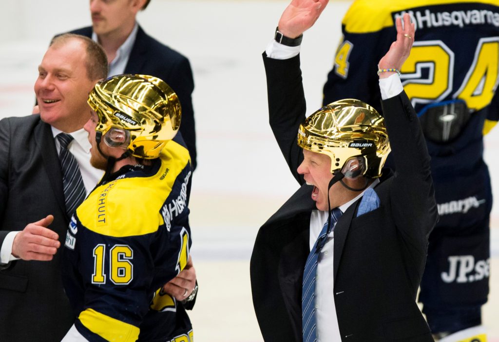KLART: Han förlänger med HV71