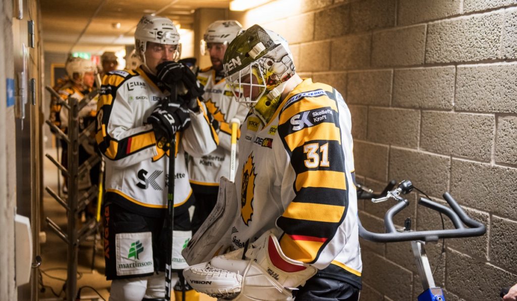 UPPGIFTER: NHL-rutinerad back ersätter Aho UPPGIFTER: NHL-rutinerad back ersätter Aho