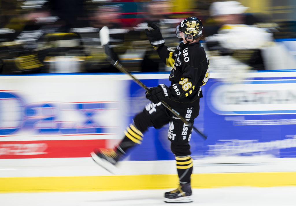 Lämnar NHL-klubben – återvänder han till Sverige?