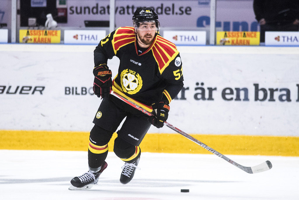 HV71 lånar in back från konkurrenten HV71 lånar in back från konkurrenten