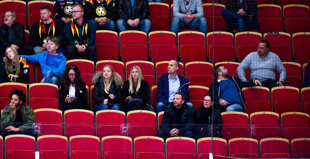 GRANSKNING: Är säsongsstarten av SHL ett publikfiasko
