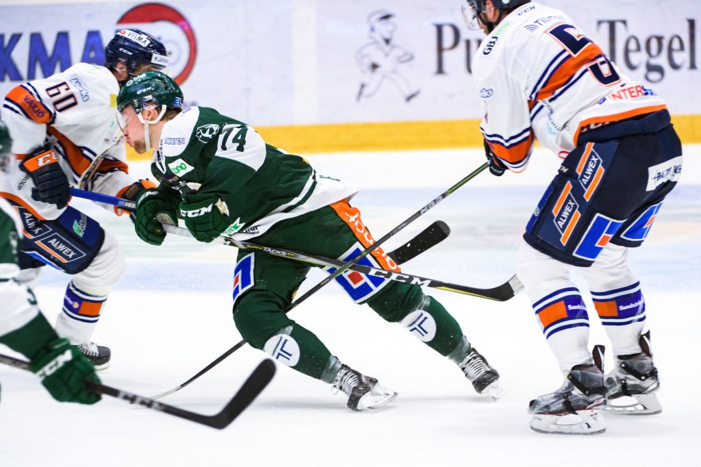 Noah Welch döms efter tacklingen