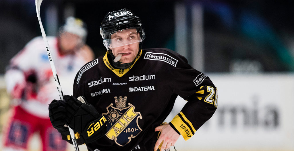 Spelat upp tre lag i SHL – Nu lämnar han Sverige för spel utomlands