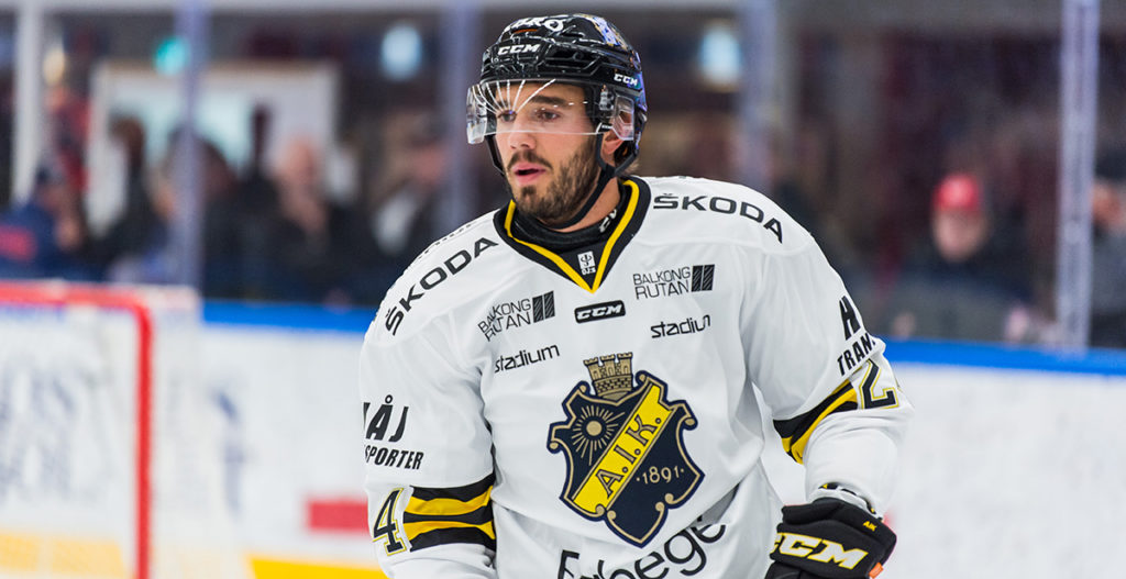Spricka i foten stoppar AIK:s forward