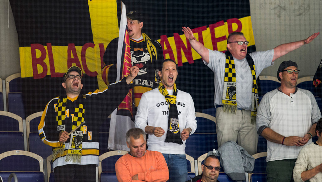 SUPPORTERUPPRORET: "Vår kapade klubb måste få återuppstå"