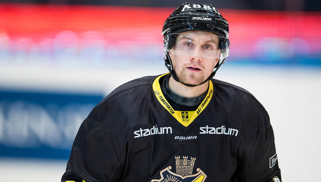 Lämnade AIK för spel utomlands – nu lämnar han klubben