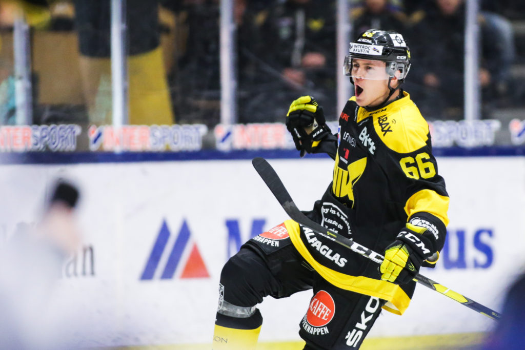 Topplaget tar (10)! raka hemmasegern. Topplaget tar (10)! raka hemmasegern.
