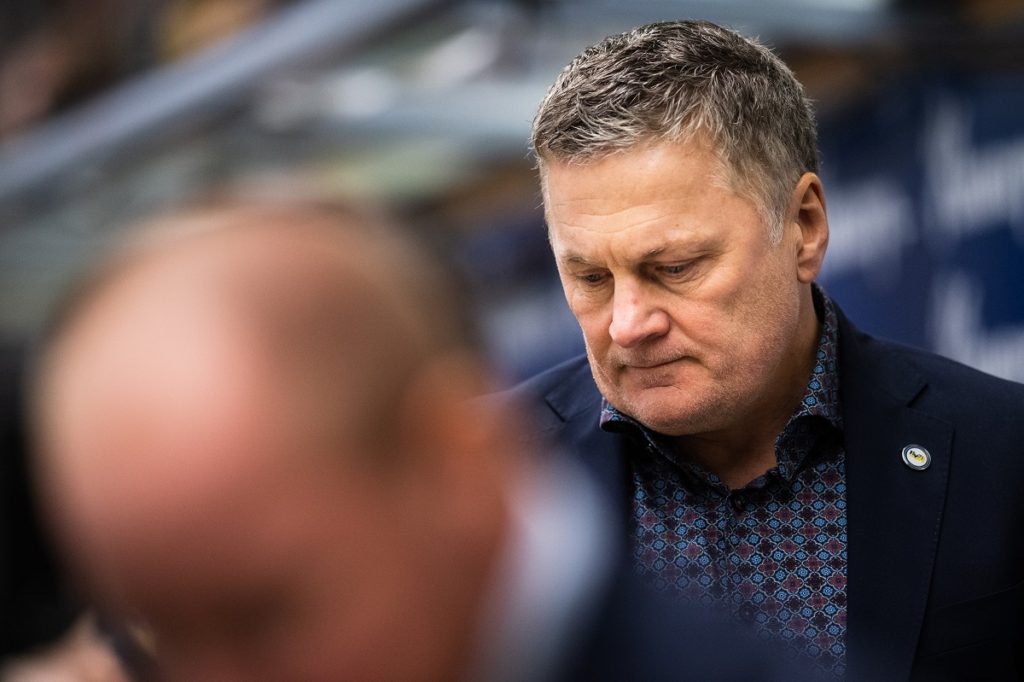 TRÄNAREN: "Beslutet ligger hos sportchefen"