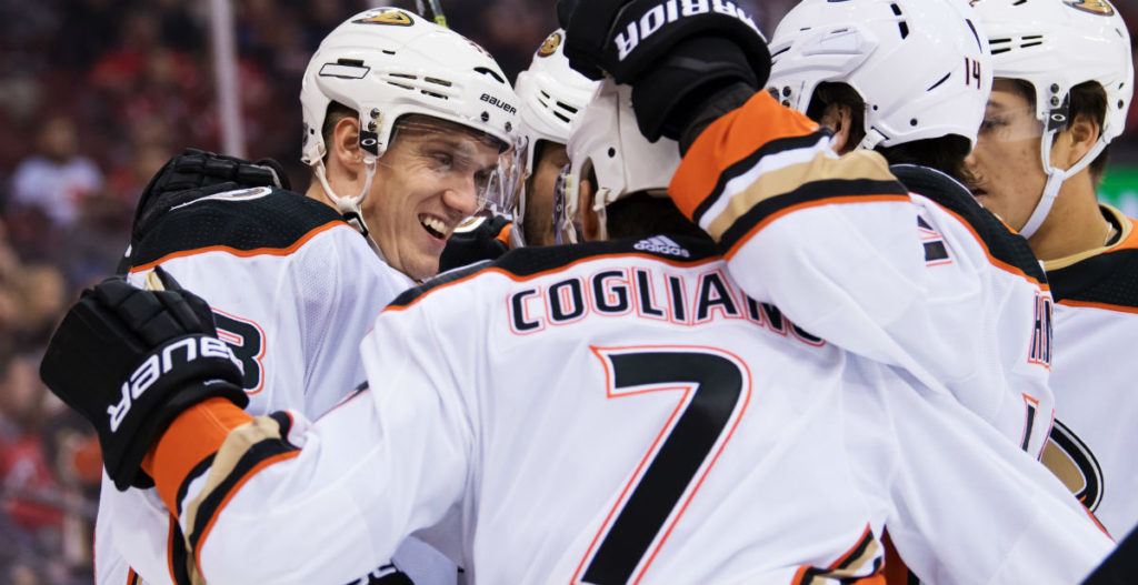 Svensken skriver jättekontrakt i NHL