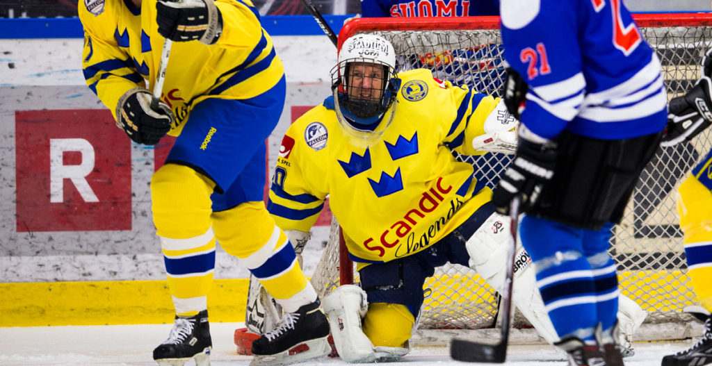 LANDHOCKEY: Här överraskar dubble världsmästaren grannbarnen