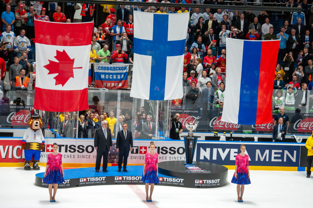 Finska flaggan i topp.