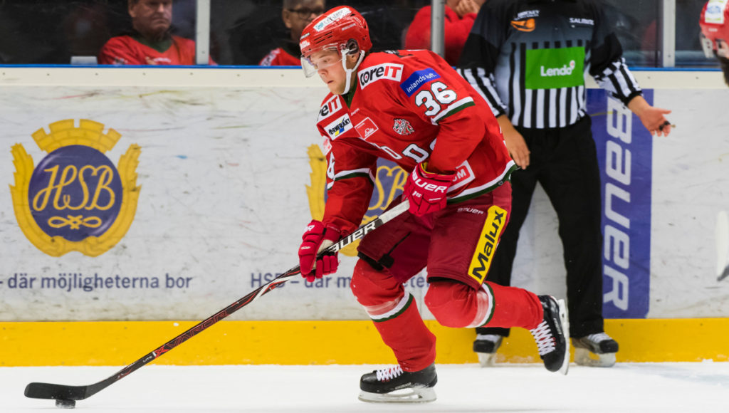 Värvar forward: "ung och spännande spelare"