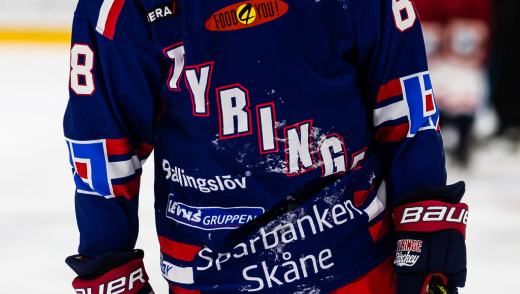 Värvar forward: "ska göra allt för att slåss om platserna"