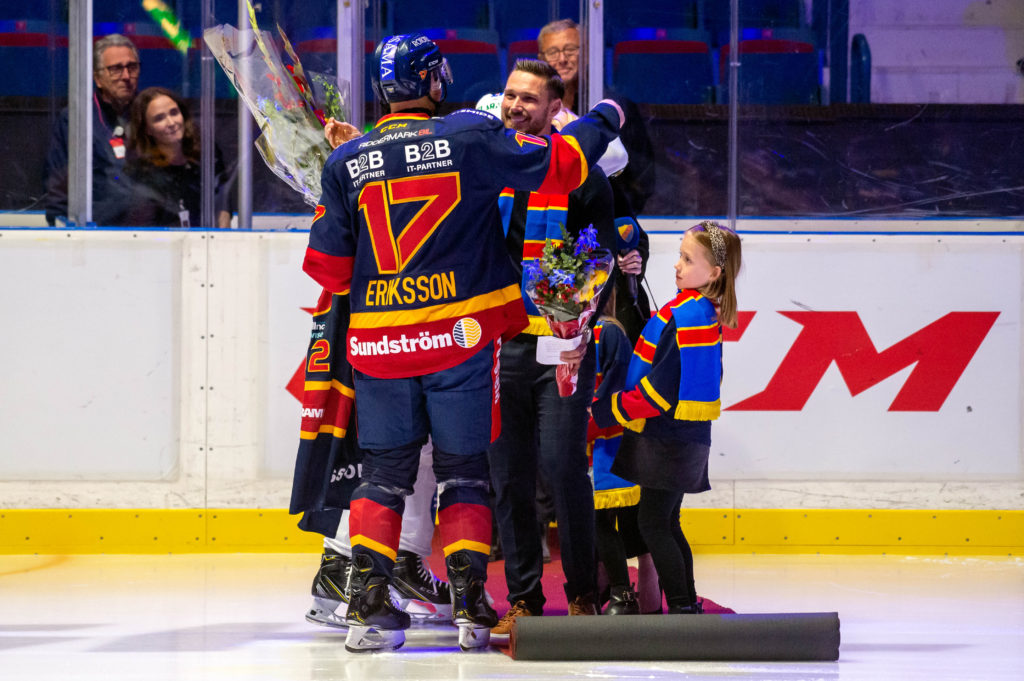 DJURGÅRDEN: Här hyllas hjälten på Hovet