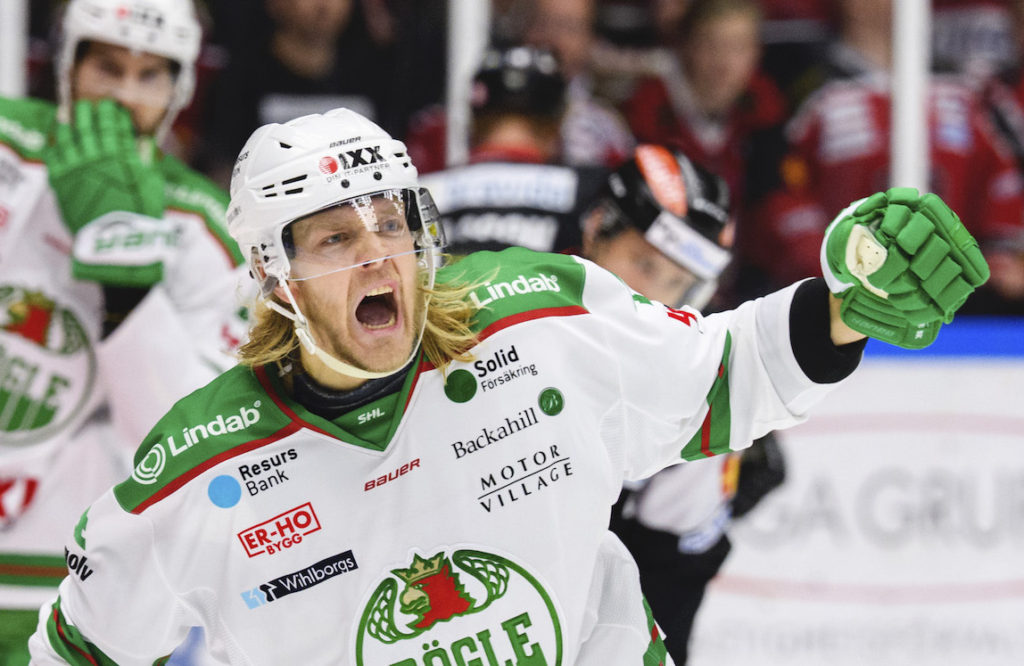 I HELGEN: Landslagsmeriterad forward till Björklöven och Sam Hallam rasar
