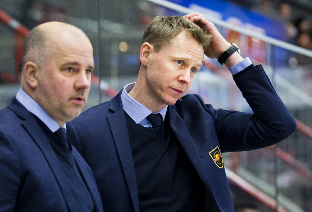 LÄMNADE DJURGÅRDEN: Sparkas från klubben