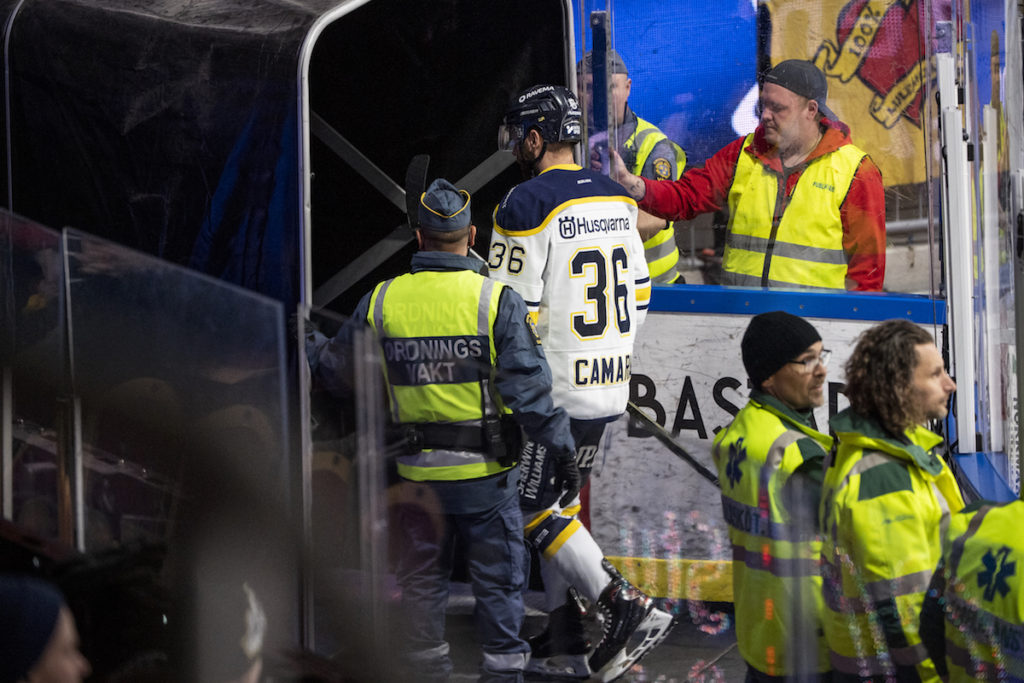 Anthony Camara fälls för huvudtackling