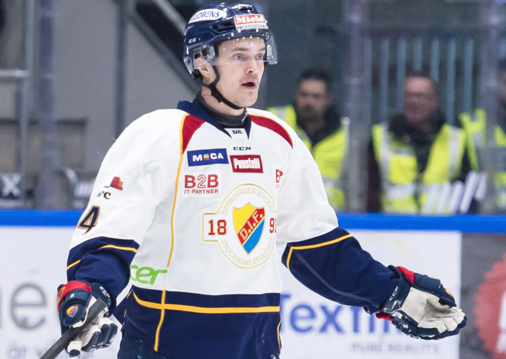 Kaptenen surnar till - lämnar intervjun