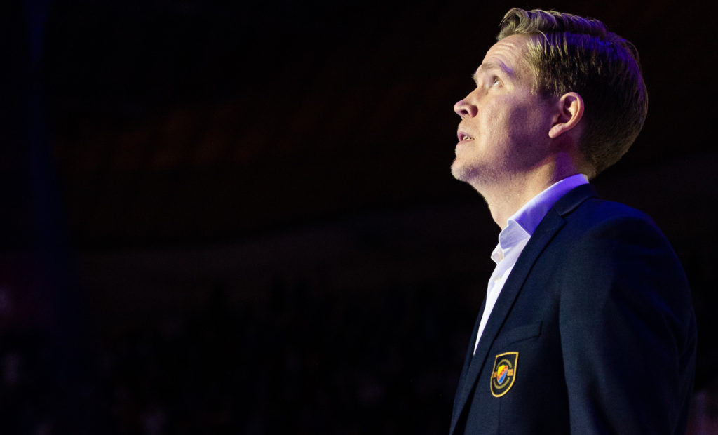 Järnkaminernas dag: Ikonen hyllas i ett fullsatt Hovet