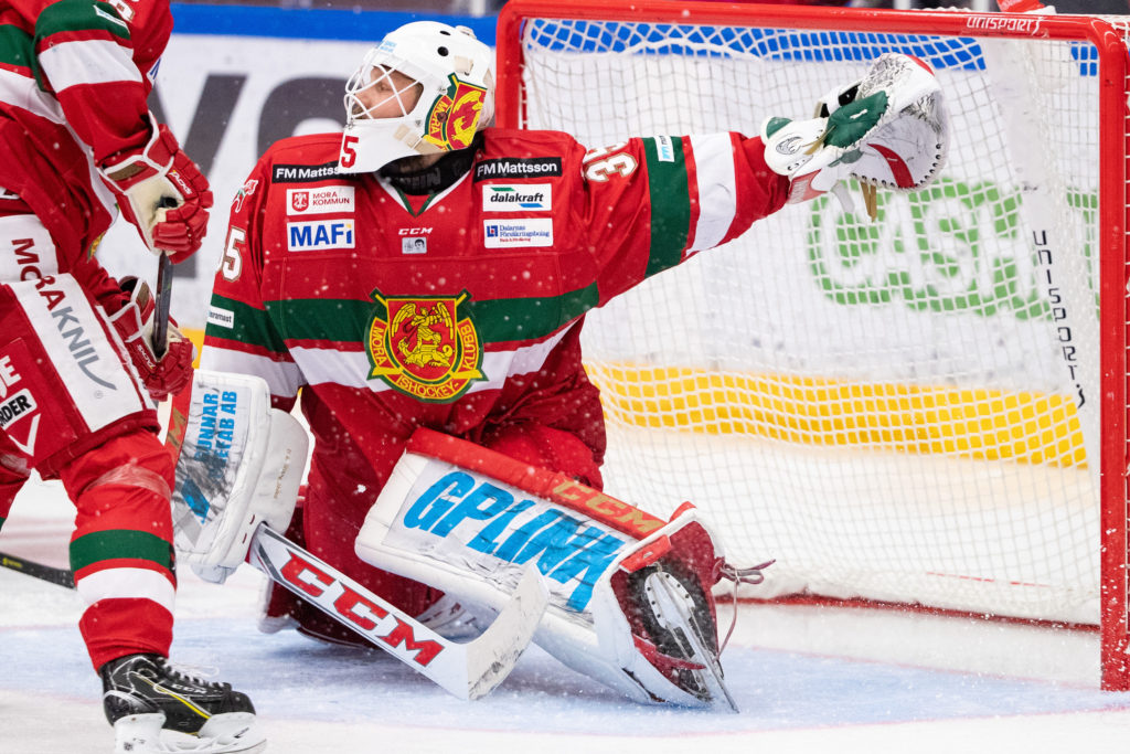 Målvakten på väg till två nya klubbar