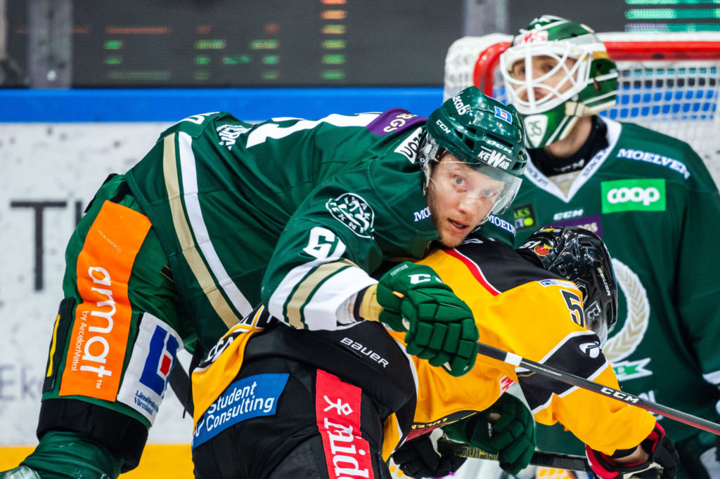 Spelade en match - tvingas lämna klubben