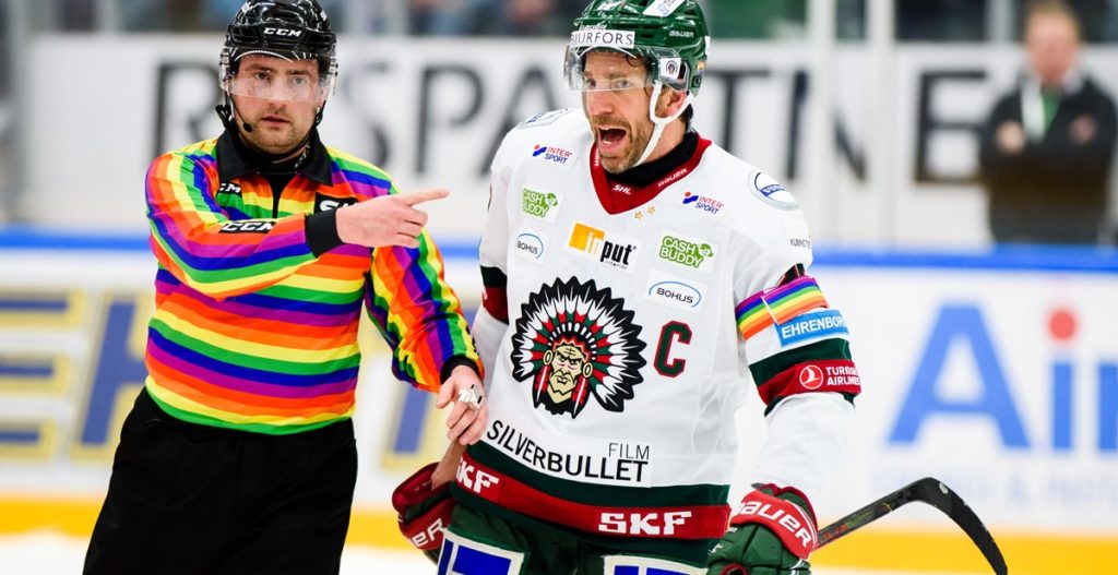 MATCHSTRAFF: Joel Lundqvist drar på sig matchstraff