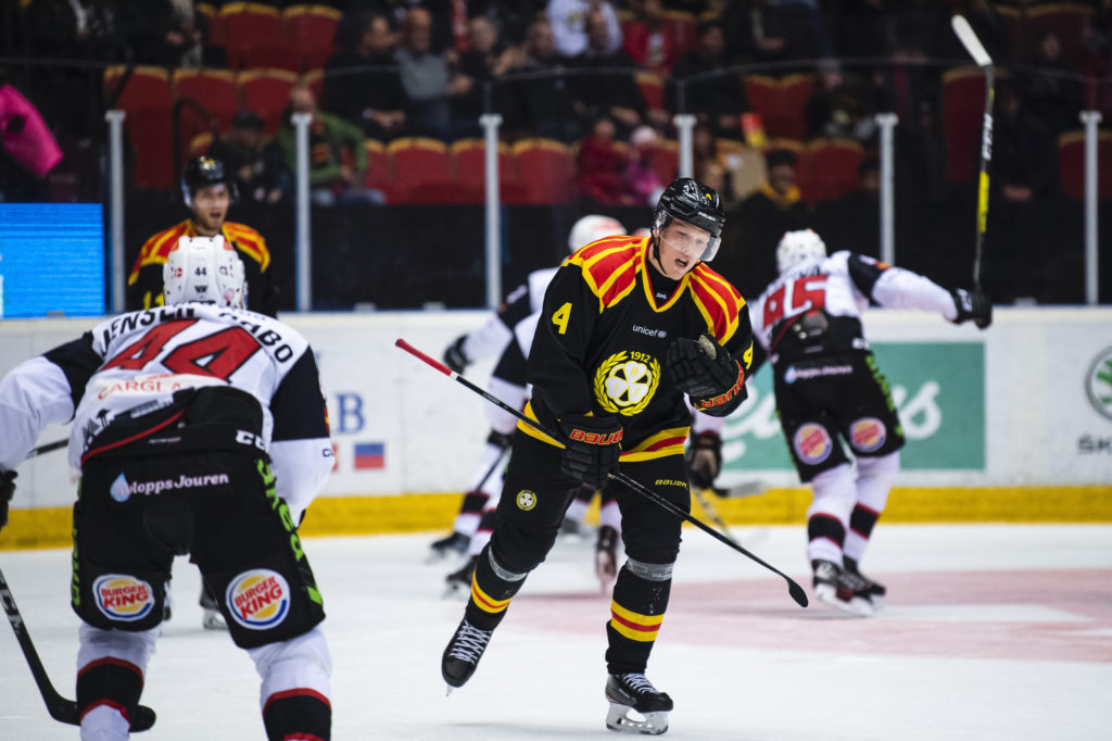 Bekräftat: Sparkade spelaren återvänder till SHL-klubben