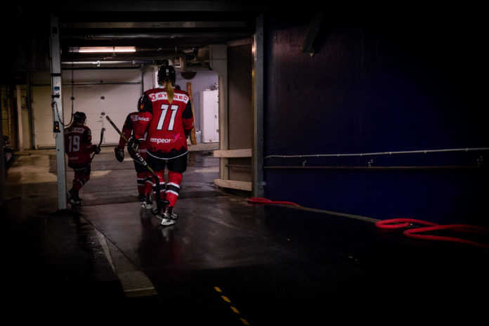 Ishockey, kval till SDHL, Malmö Redhawks - Göteborg HC Hur ska svensk damhockey bli mer attraktivt. Kolla in vad Hockeybladets krönikör tycker.