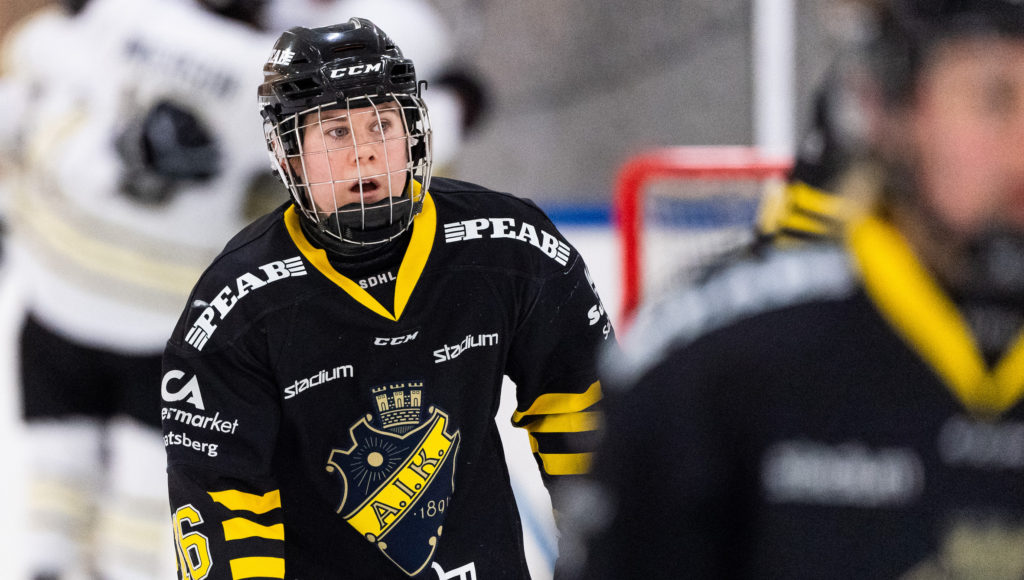 KLART: Trotjänaren förlänger med AIK