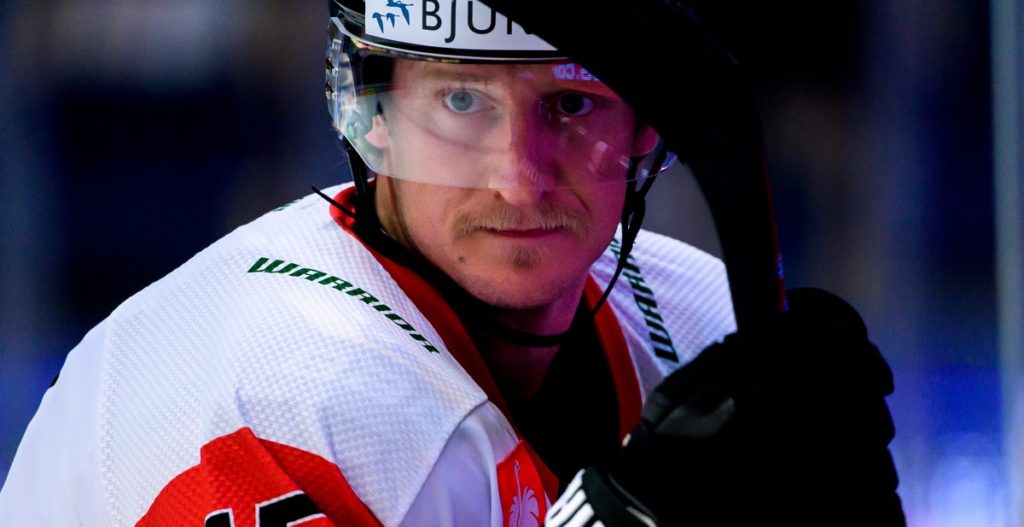 Veteranen lägger av – blir tränare hos rivalen