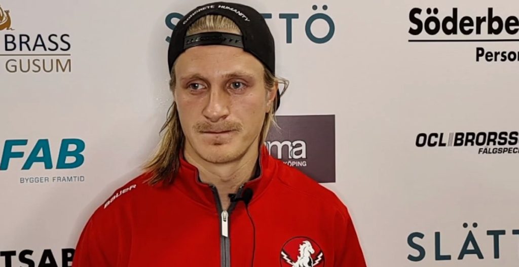 BOMBEN: NHL-spelaren skriver på för hela säsongen