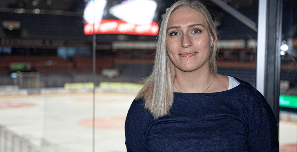 Hon tar över som huvudtränare i Färjestad