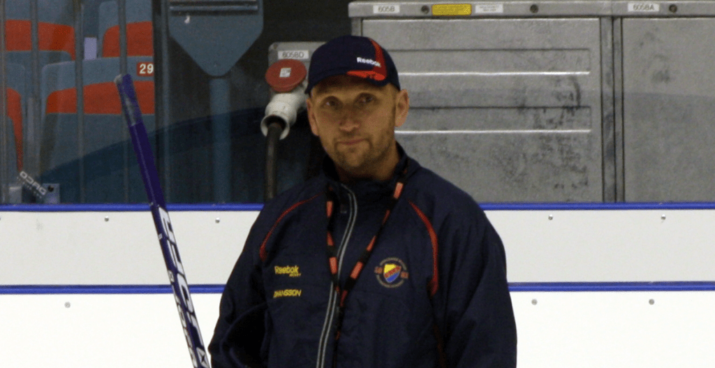 BEKRÄFTAT: Krisklubben hyr in tränare från Hockeyallsvenskan