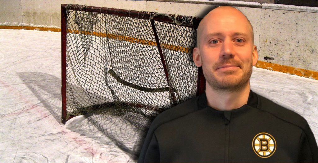 Att få möjligheten att bli NHL-scout för en NHL-organisation är för många hockeyintresserade en dröm. En som levt den drömmen de senaste nio åren är Victor Nybladh som idag är scout åt Boston Bruins. Att man som talangscout åker runt och tittar på väldigt många matcher förstår alla, men i det här avsnittet hjälper Victor oss att få en djupare förståelse för vad yrket innebär och vilka utmaningar han ställs inför. Hur blir man talangscout? Kan jobbet se olika ut för olika scouter? Vad tittar man på? Vad är det svåraste med jobbet? Ett samtal om ett intressant yrke som många har en bild av, stämmer din bild?